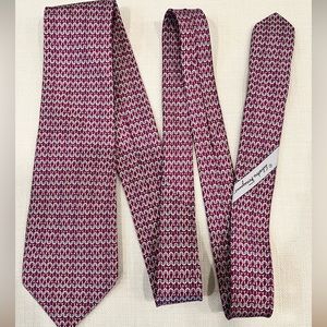 Gently worn Authentic Salvatore Ferragamo 100% silk neck tie